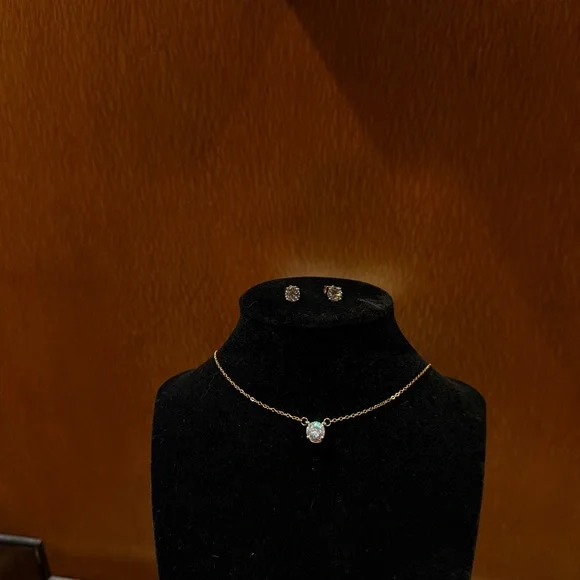 Gold Diamond Necklace Set - Picture 2 of 2